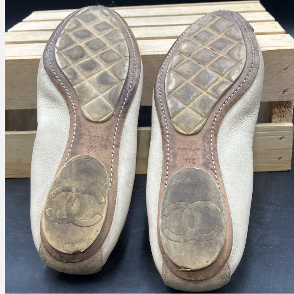 Chanel Women's Cream and Tan Ballet Flats size 7 - Picture 6 of 9